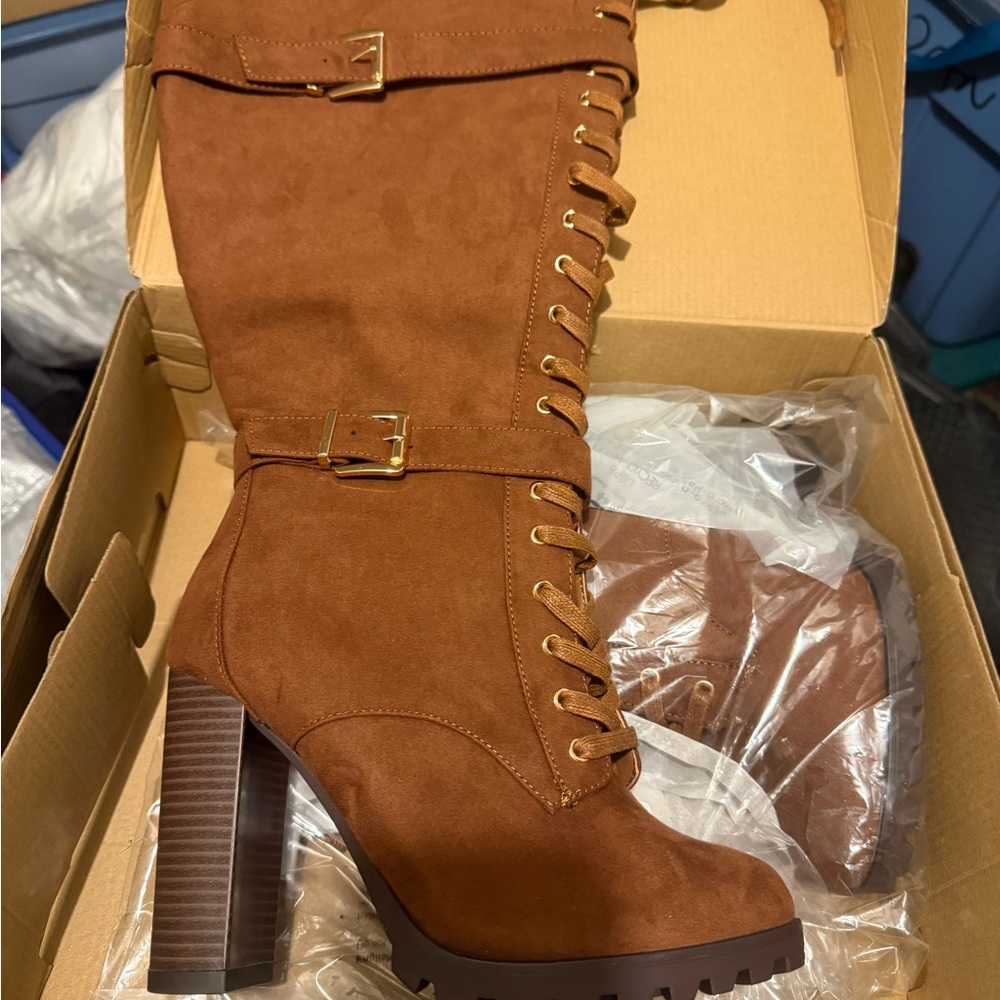 NIB. ShoeDazzle “Rangi” Brown Suede Knee-High Lace Up Boots (can fit wide calf)